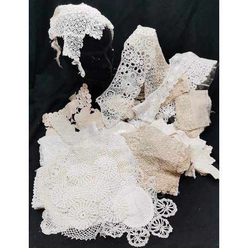 118 - A lot of crochet lace including collars and doilies