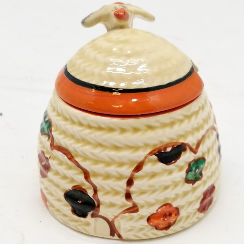 12 - Clarice Cliff (c.1932) Fantasque Bizarre beehive honey pot decorated with farmhouse - 8 cm high & no... 