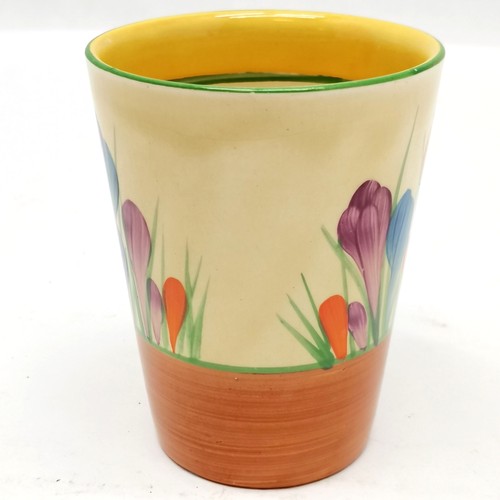 18 - Clarice Cliff Bizarre Crocus Pattern beaker, slight rim chip, 9 cm high.