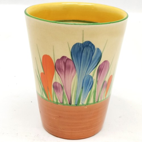 18 - Clarice Cliff Bizarre Crocus Pattern beaker, slight rim chip, 9 cm high.