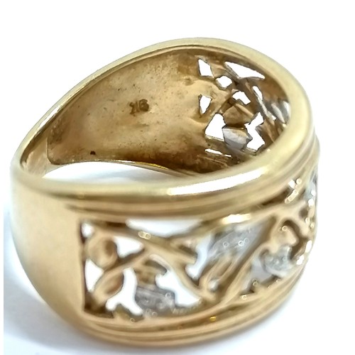 524 - 9ct hallmarked gold pierced decorated ring - size K & 3.1g