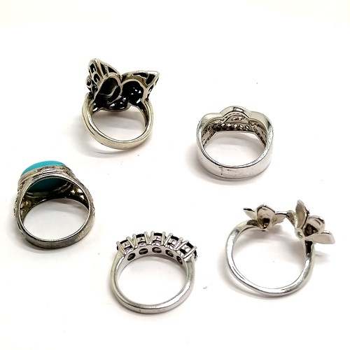 532 - 5 x silver rings inc amethyst, double flower head, butterfly, turquoise etc - total weight 31g