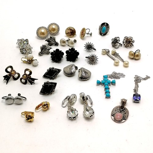 536 - Qty of vintage clip-on earrings inc some silver, Satsuma, silver filigree etc t/w 3 x silver pendant... 