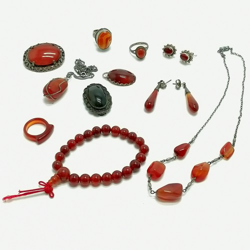 547 - Qty of silver cornelian jewellery - 2 rings (1 Edinburgh by MB), 2 pendants (1 on 44cm silver chain)... 