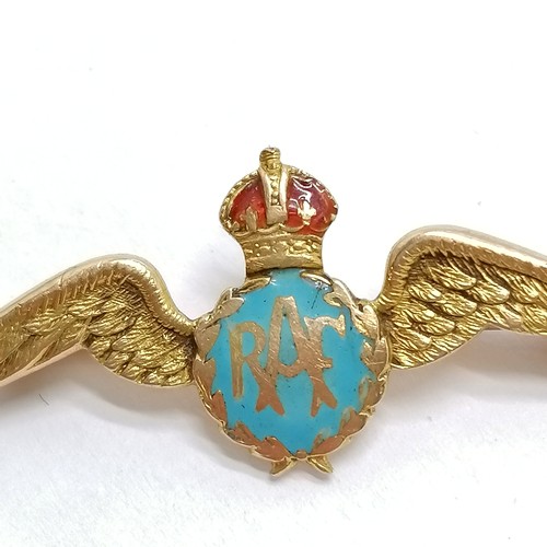 554 - 15ct marked gold vintage RAF sweetheart brooch - 4.8cm long & 3.7g total weight and has gold pin ~ l... 