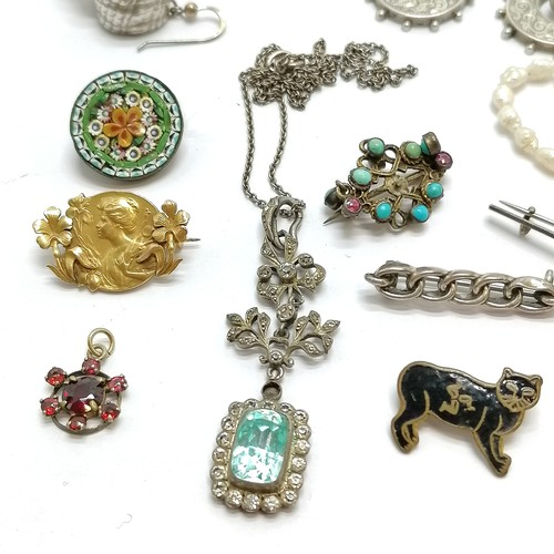 555 - Qty of mixed jewellery inc antique, unmarked silver earrings, paste set pendant on chain (missing 1 ... 