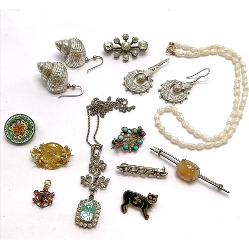 555 - Qty of mixed jewellery inc antique, unmarked silver earrings, paste set pendant on chain (missing 1 ... 