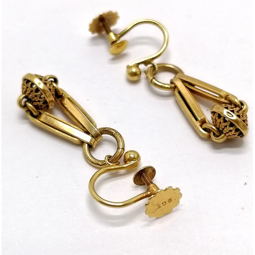 556 - Pair of antique 9ct marked gold drop screw back earrings - 2.8cm drop & 2.8g