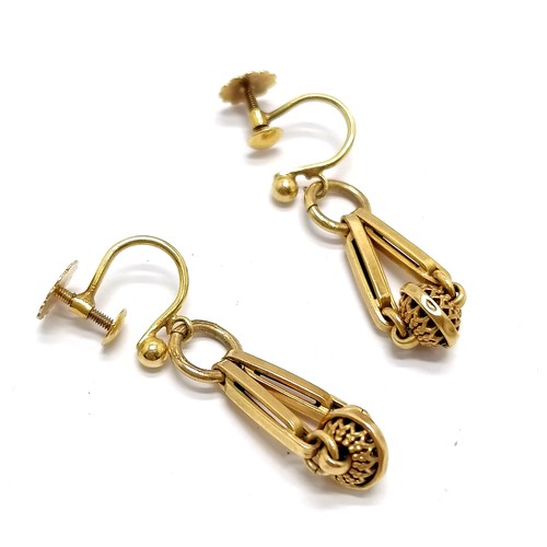 556 - Pair of antique 9ct marked gold drop screw back earrings - 2.8cm drop & 2.8g