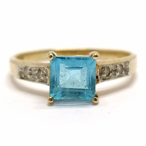 575 - 9ct hallmarked gold blue topaz ring with diamond set shoulders - size Q½ & 2.1g total weight