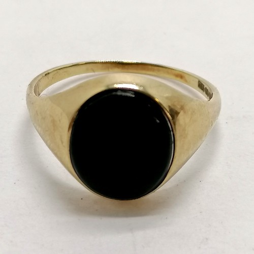 9ct hallmarked gold gents signet ring set with onyx - size T½ & 2.9g ...