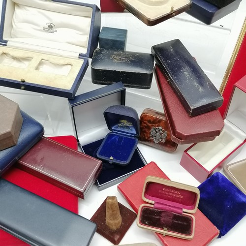 818 - Qty of vintage / antique jewellery & watch boxes inc Bravingtons, Mappin & Webb etc t/w 2 x red ease... 