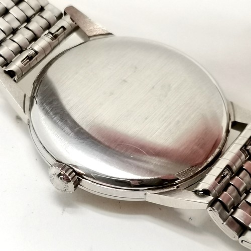 826 - Longines 1960's stainless steel manual wind wristwatch (32mm case) with original winding crown and r... 