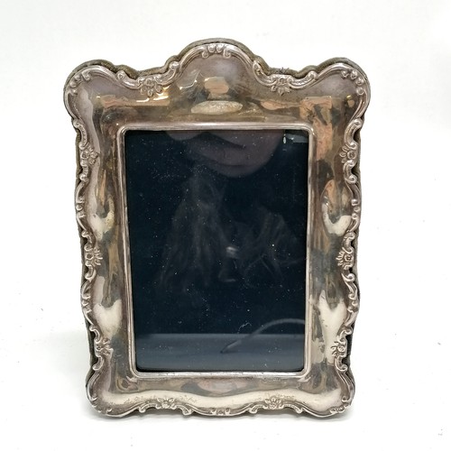 882 - 1992 silver fronted photograph frame by Carr's of Sheffield Ltd - total 20.5cm x 15cm ~ silver sligh... 