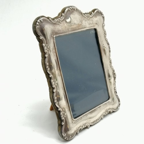 882 - 1992 silver fronted photograph frame by Carr's of Sheffield Ltd - total 20.5cm x 15cm ~ silver sligh... 