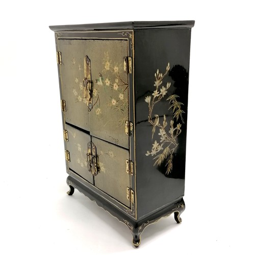 48 - Oriental lacquer decorated table cabinet / jewellery box (30cm high x 21cm wide x 10.5cm deep) t/w a... 