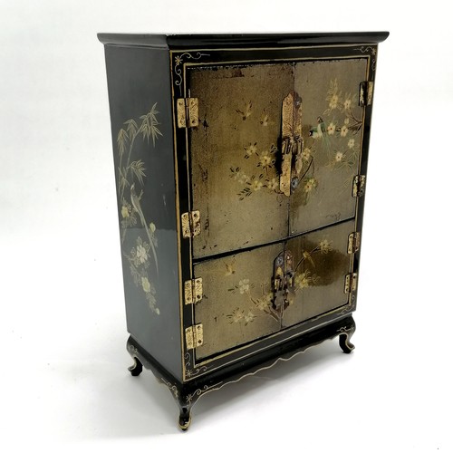 48 - Oriental lacquer decorated table cabinet / jewellery box (30cm high x 21cm wide x 10.5cm deep) t/w a... 