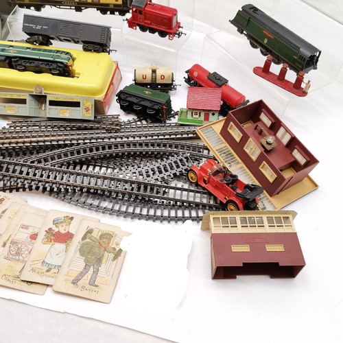 94 - Qty of railway models etc inc 3 x Pullman Triang carriages, Triang Winston Chuchill tender, rolling ... 