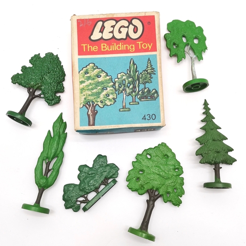 97 - Lego trees & bushes set 430 1966 C-1 brick set in original box. Box is slightly damage but the Lego ... 