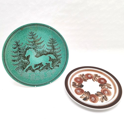 149 - Mid century, Norwegian pottery charger in a green glaze with galloping horse, 37 cm in diameter, in ... 