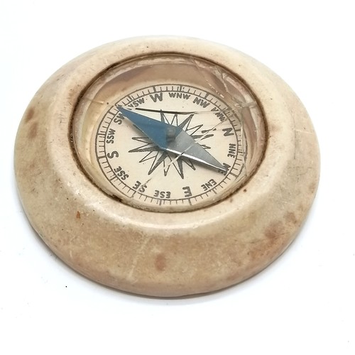 188 - Mahogany & brass hinged lidded compass with paper dial & blue steeled needle (5cm square) t/w circul... 