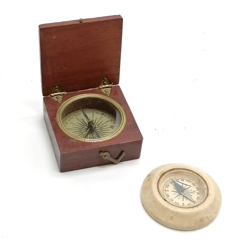 188 - Mahogany & brass hinged lidded compass with paper dial & blue steeled needle (5cm square) t/w circul... 