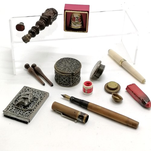 190 - Qty of desk top items inc antique carved wooden seal with brass mermaid seal (9cm), unusual pen shar... 