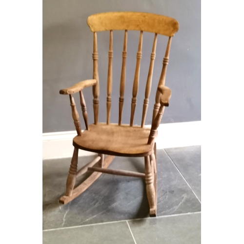 211 - Antique Elm Windsor country rocking chair, 58 cm wide, 77 cm deep, 100 cm high, signs of wear to arm... 