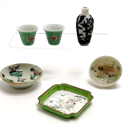 42 - Antique Chinese small dish (8cm), hand carved glass snuff bottle (lacks stopper), 2 rice wine cups ~... 