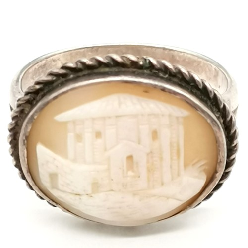 322 - Hand carved cameo ring set in unmarked silver depicting classical building - size T & 4.6g total wei... 