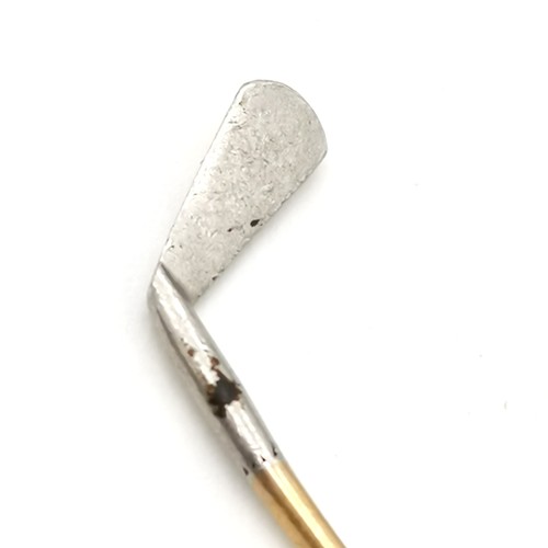 330 - Novelty antique golf club tie pin in unmarked 18ct gold & platinum - 6.5cm long and 1.9g total weigh... 