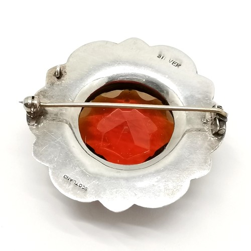 334 - Scottish silver hardstone brooch - 4cm diameter & 19g total weight