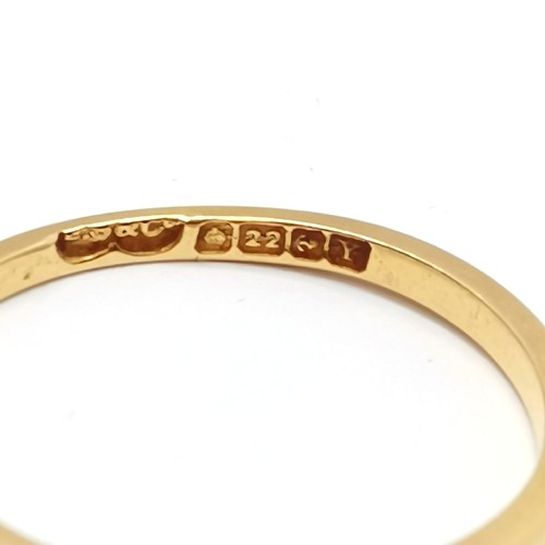 344 - 22ct hallmarked gold band ring - size P & 1.9g