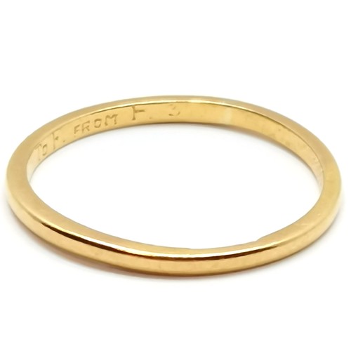 344 - 22ct hallmarked gold band ring - size P & 1.9g