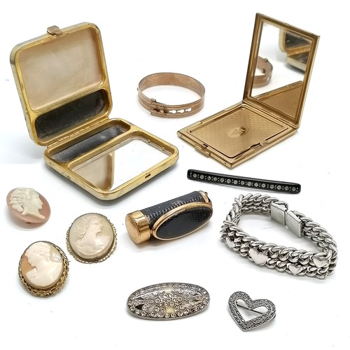 370 - 2 hand carved cameo shell brooches, Kigu Art Deco compact t/w leather covered compact & lipstick etc