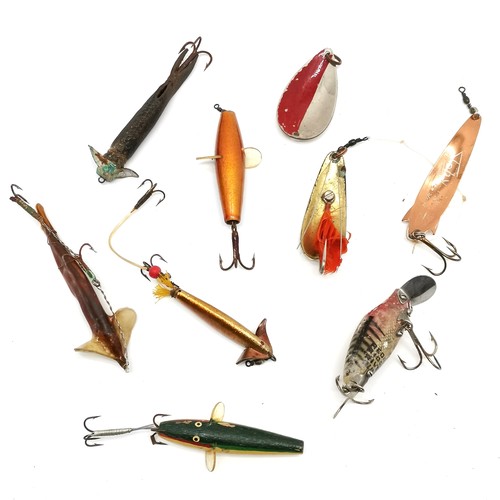 32 - Collection of fishing lures, plugs, spinners etc inc tin ~ in used condition