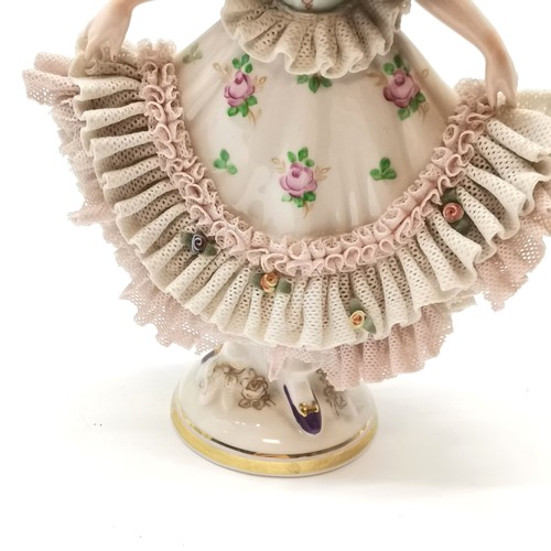 39 - Royal Doulton Afternoon Tea HN1747, Royal Doulton The Old Balloon seller, HN 1315, Valerie HN 2107, ... 