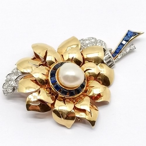 357 - Art Deco flower unmarked gold (touch tests as 18ct) / platinum brooch set with 27 brilliant cut + 3 ... 