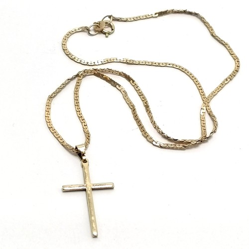 359 - 9ct hallmarked gold cross on 9ct gold 40cm chain - 3.9g