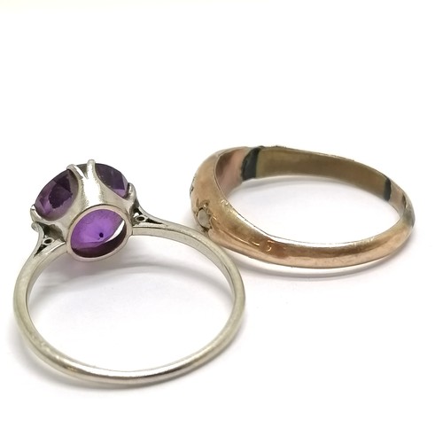 368 - 2 x antique gold rings - garnet & pearl (1 missing) and amethyst - both a/f & total weight 3g