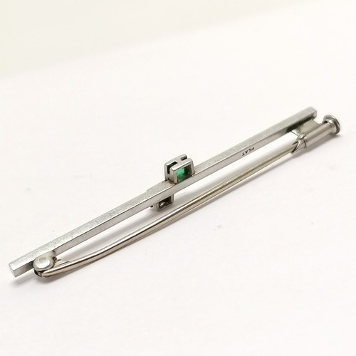 369 - Art Deco emerald & diamond set platinum bar brooch - 4.5cm & 3.3g total weight