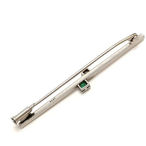 369 - Art Deco emerald & diamond set platinum bar brooch - 4.5cm & 3.3g total weight