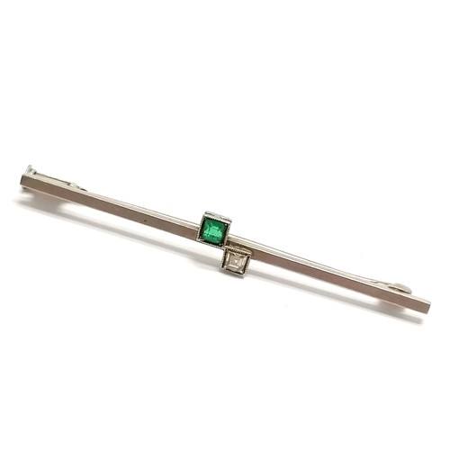 369 - Art Deco emerald & diamond set platinum bar brooch - 4.5cm & 3.3g total weight