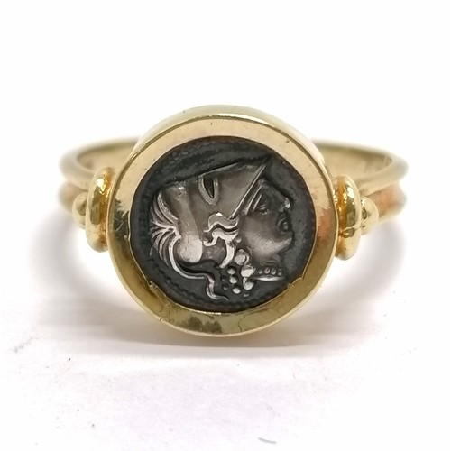 373 - 14ct marked gold silver greek coin antique style set ring - size O½ & 3.6g total weight