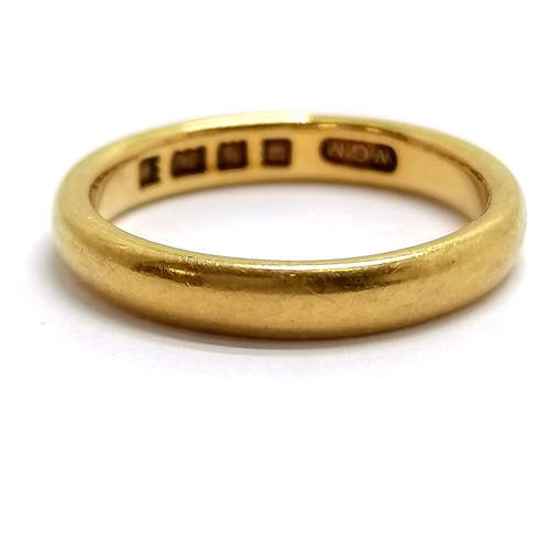 374 - 22ct hallmarked gold band ring - size P & 5.7g - 3mm wide