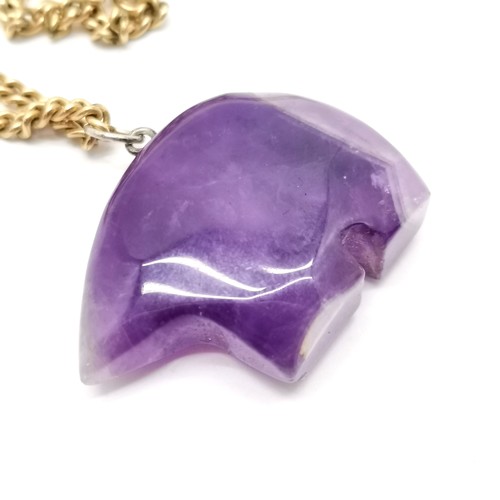 396 - 12ct marked gold chain (74cm & 12g) with Native American hand carved amethyst bear pendant