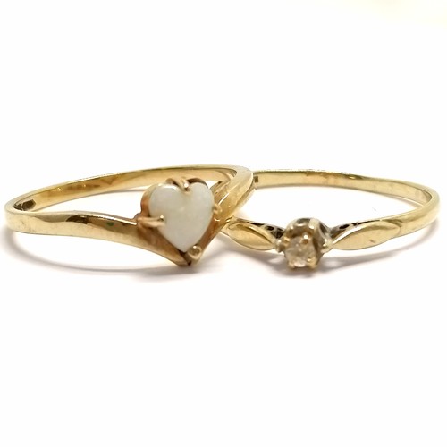 407 - 3 x 9ct hallmarked gold stone set rings inc heart shaped opal - total weight 5.1g - SOLD ON BEHALF O... 