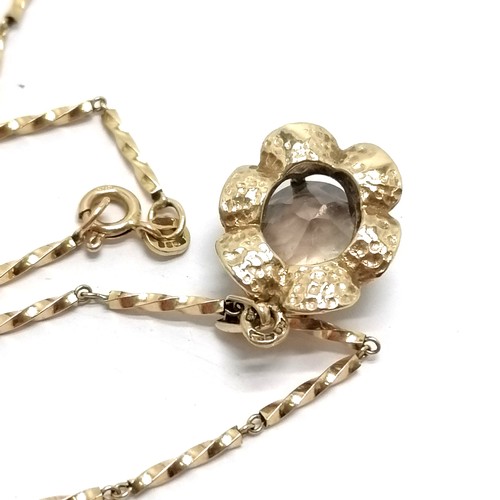 414 - 9ct hallmarked gold fancy link 46cm chain with 9ct hallmarked gold smoky quartz set pendant - total ... 