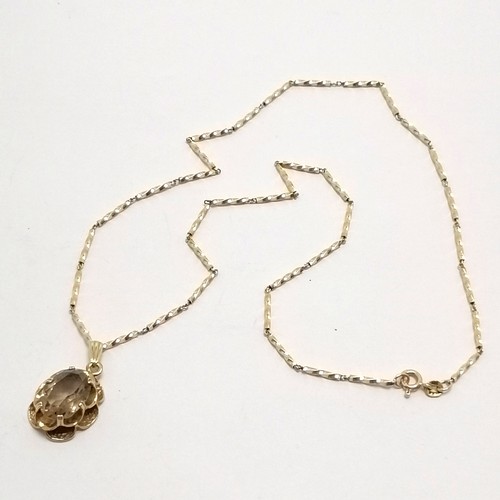 414 - 9ct hallmarked gold fancy link 46cm chain with 9ct hallmarked gold smoky quartz set pendant - total ... 