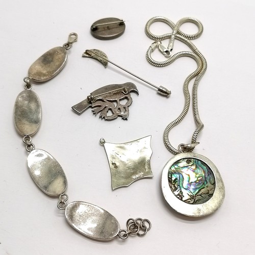 457 - Qty of silver paua shell jewellery - bird brooch is unmarked, pendant (3.5cm diameter) is on a 38cm ... 